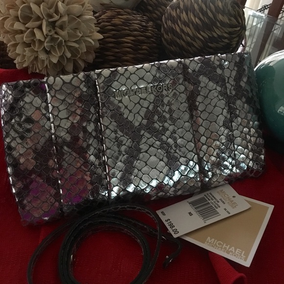 MICHAEL KORS CLUTCH - Picture 1 of 3